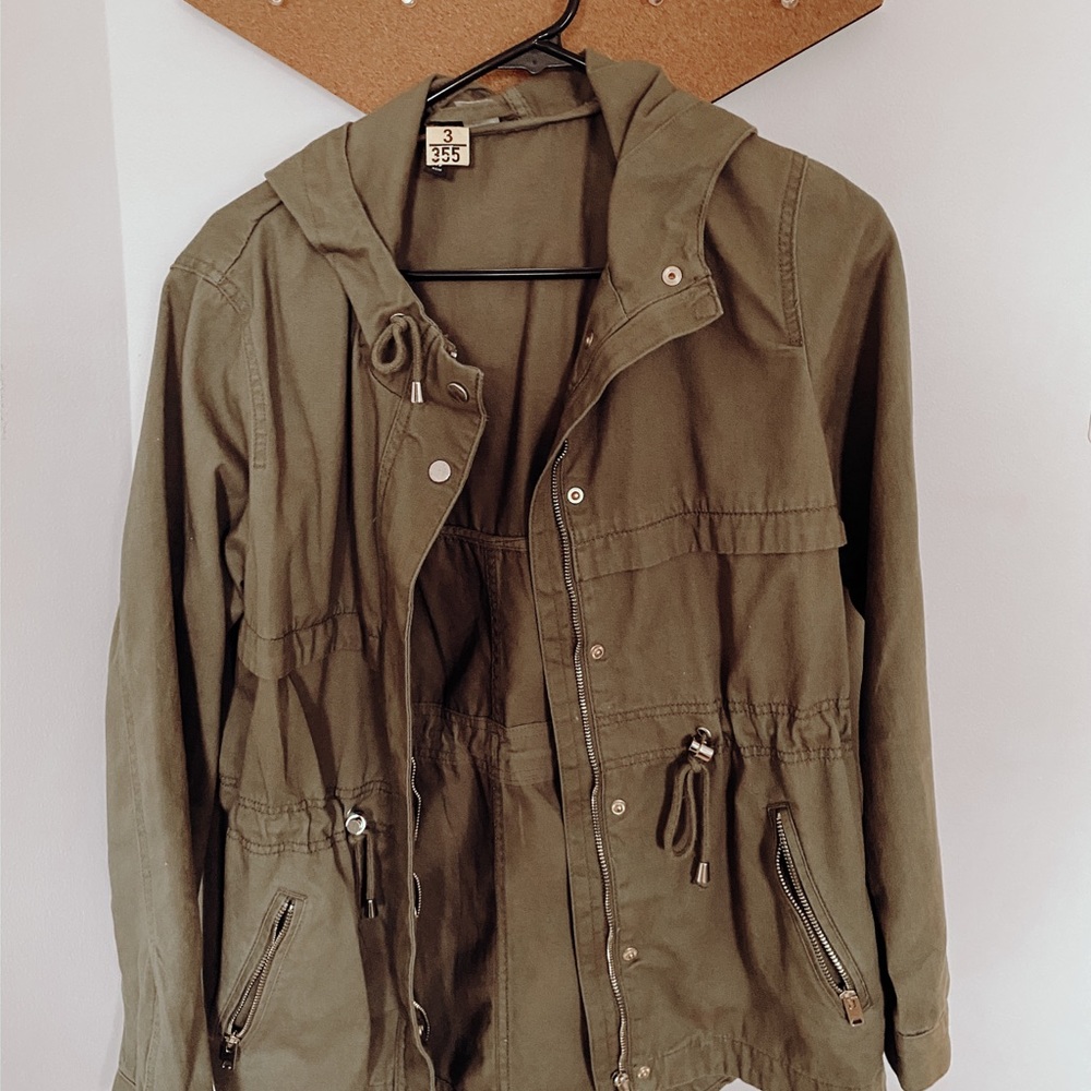 Army green outdoors jacket